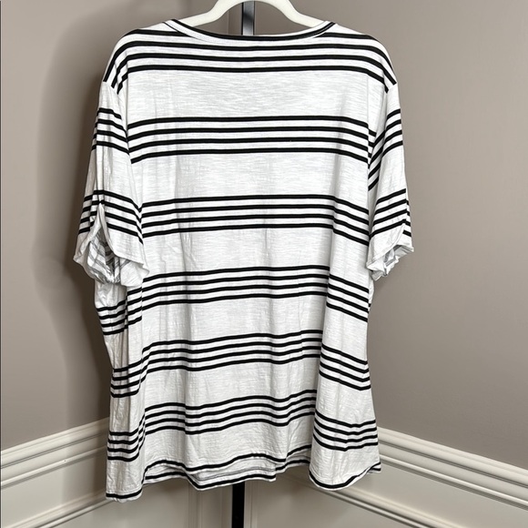 St. John's Bay Black and White Striped Women's Top size 3X - Picture 4 of 4